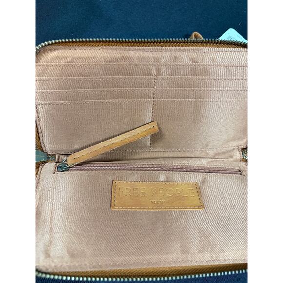 Free People Vegan Leather Zip Wristlet Wallet | NWT | Minimal Chic - Picture 3 of 7